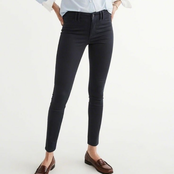 🪴BOGO FREE🪴 Abercrombie High Rise Skinny Sateen Pant Size 0/25 - Picture 3 of 4